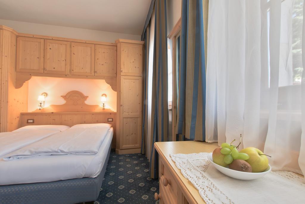Garni La Dorada Aparthotel Colfosco Kamer foto